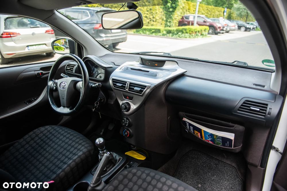Toyota iQ 1.0 Sol - 28