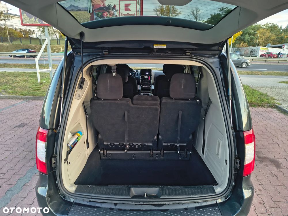 Chrysler Town & Country - 9