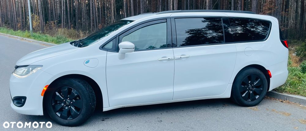 Chrysler Pacifica - 4