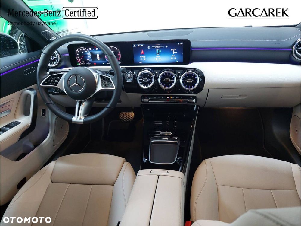 Mercedes-Benz CLA 200 d Progressive 8G-DCT - 17