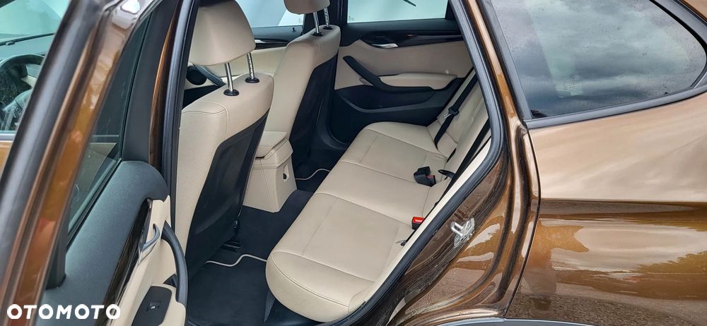 BMW X1 sDrive18d xLine - 17