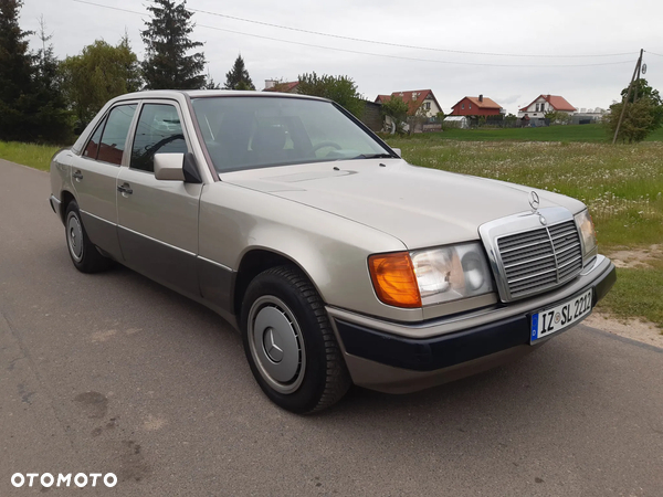 Mercedes-Benz Klasa E 200 Elegance