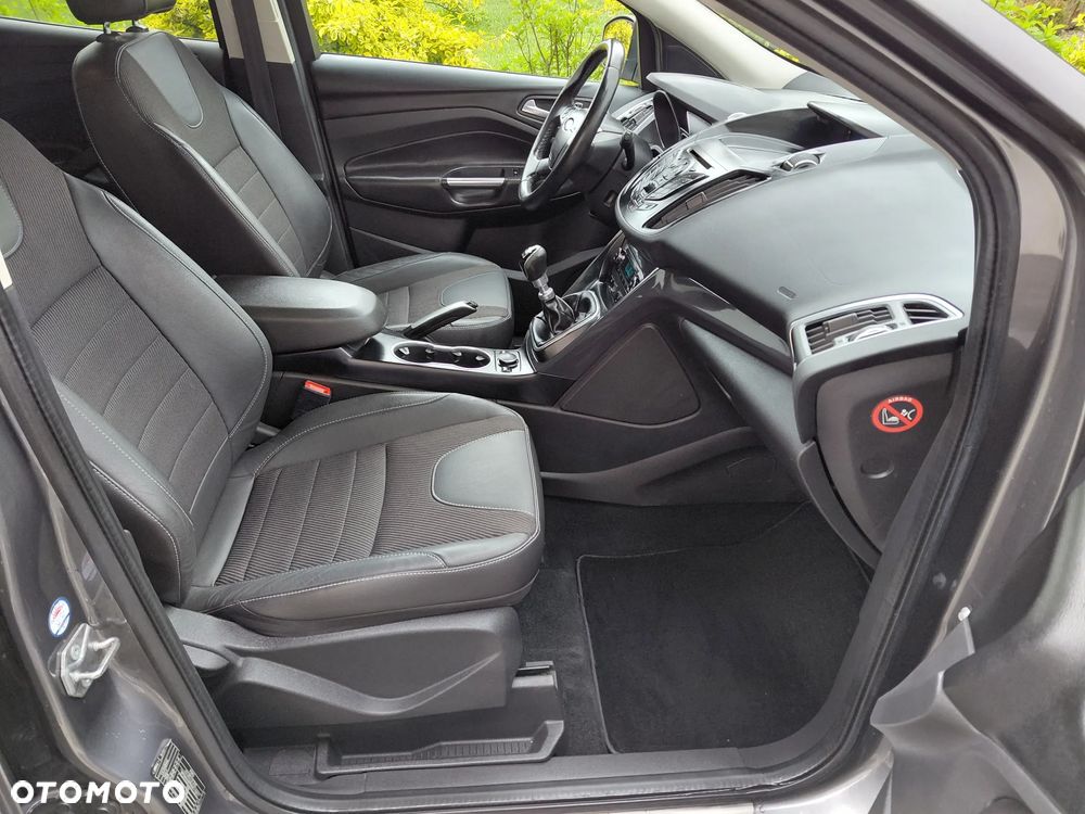 Ford Kuga 1.6 EcoBoost 2x4 Titanium - 25