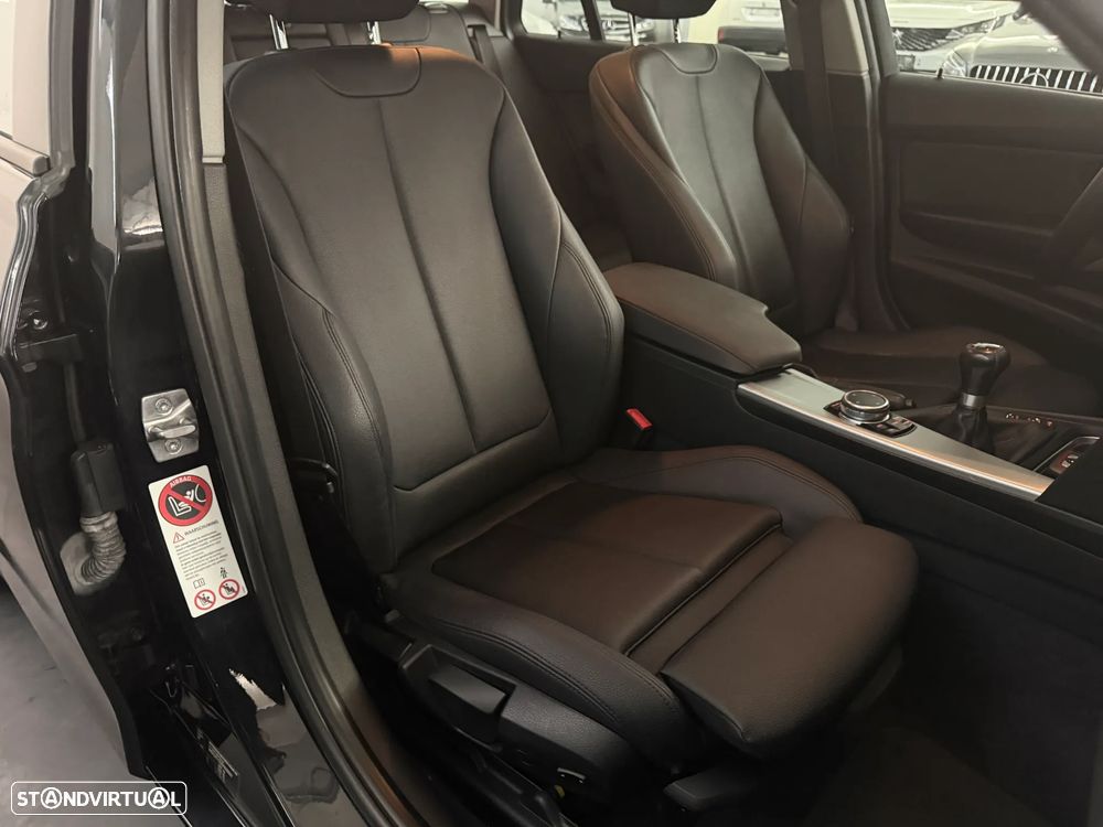 BMW 318 d Line Sport - 28