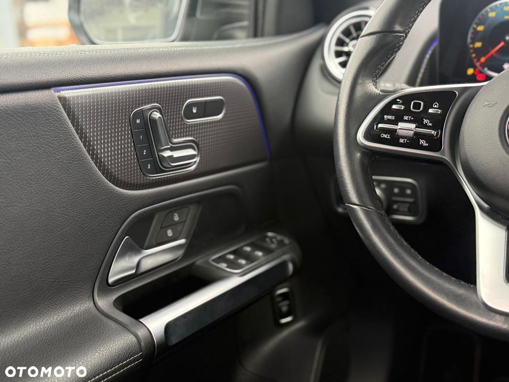Mercedes-Benz GLB - 12