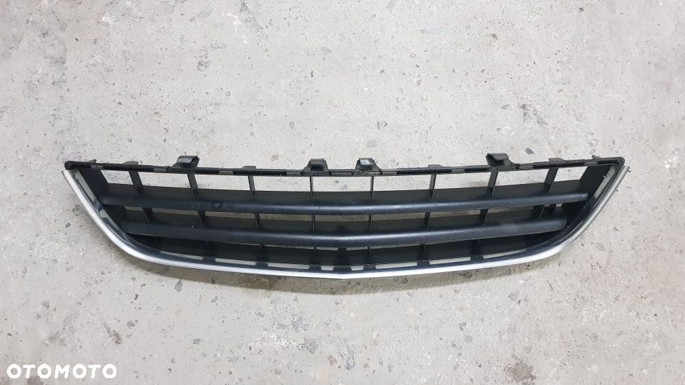 Kratka środkowa zderzaka chrom opel signum vectra c lift po lifcie - 1