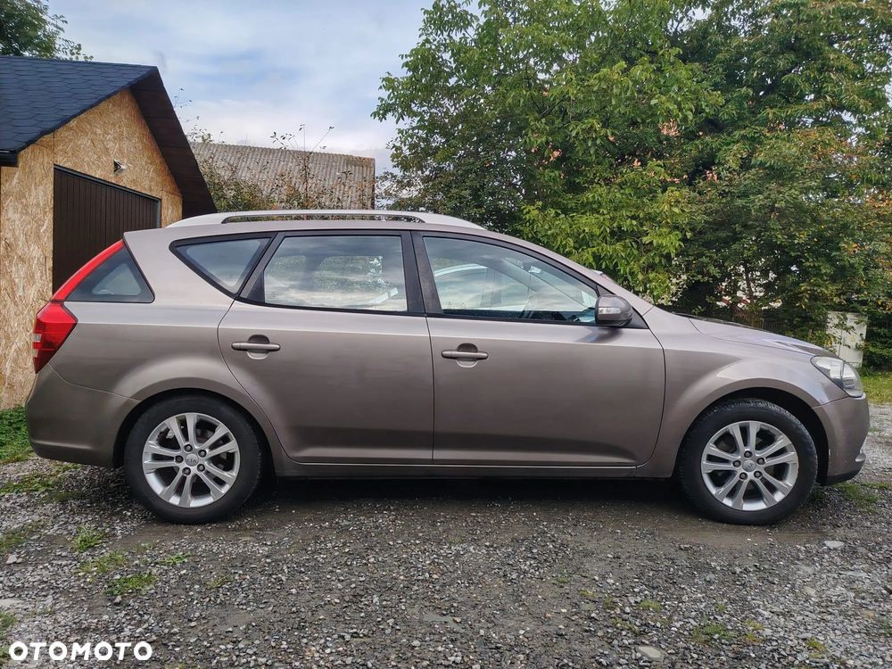 Kia Ceed - 12