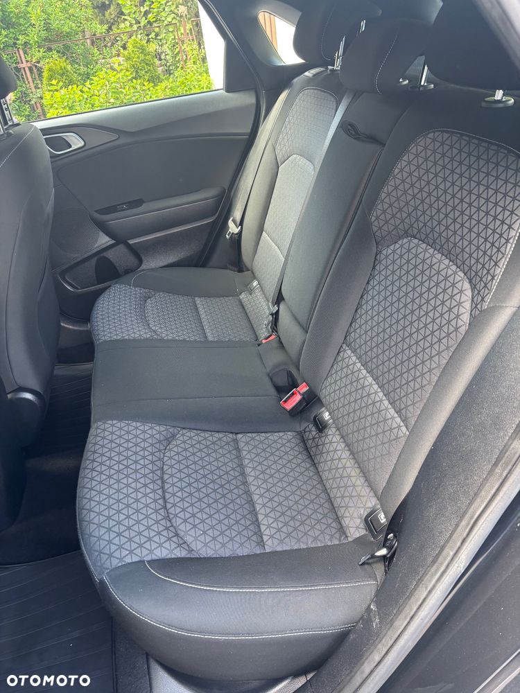 Kia Ceed 1.4 L - 14