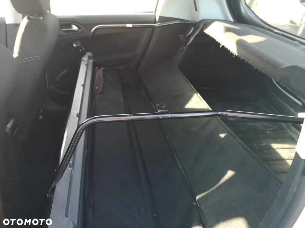 Peugeot 208 - 5
