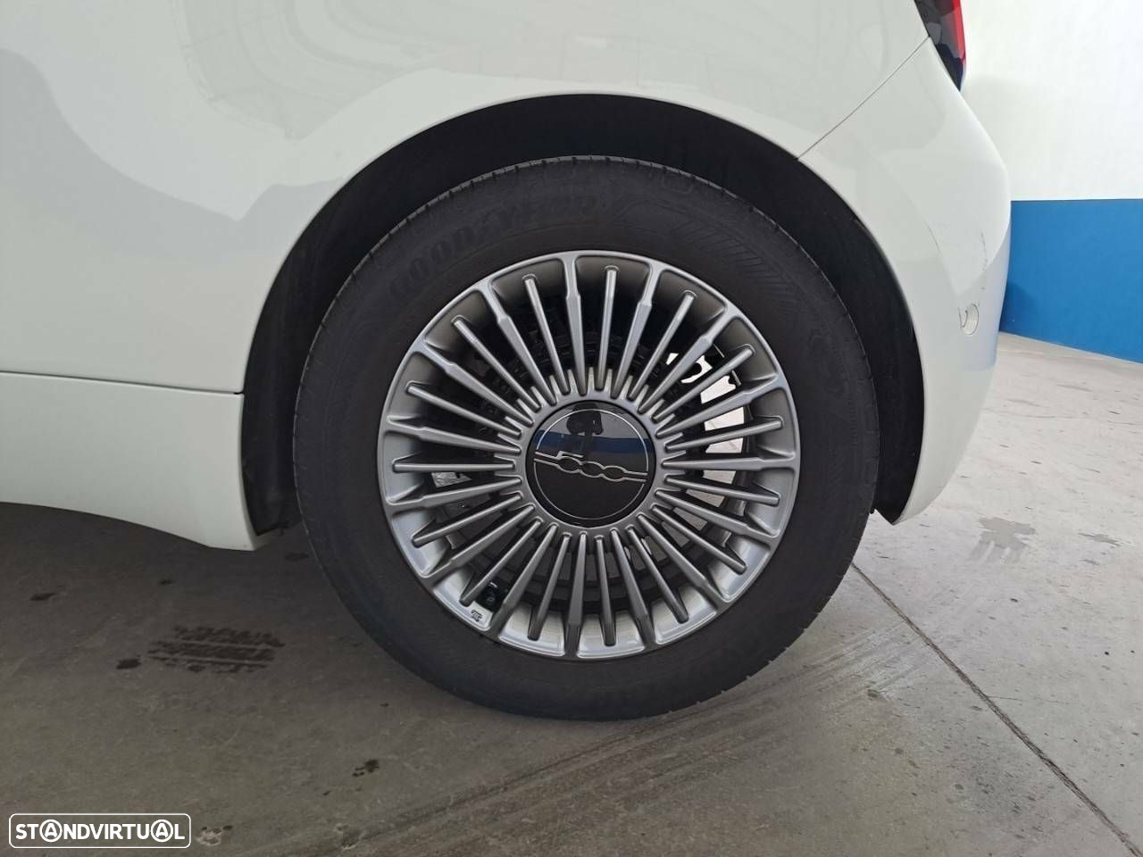 Fiat 500e C - 11