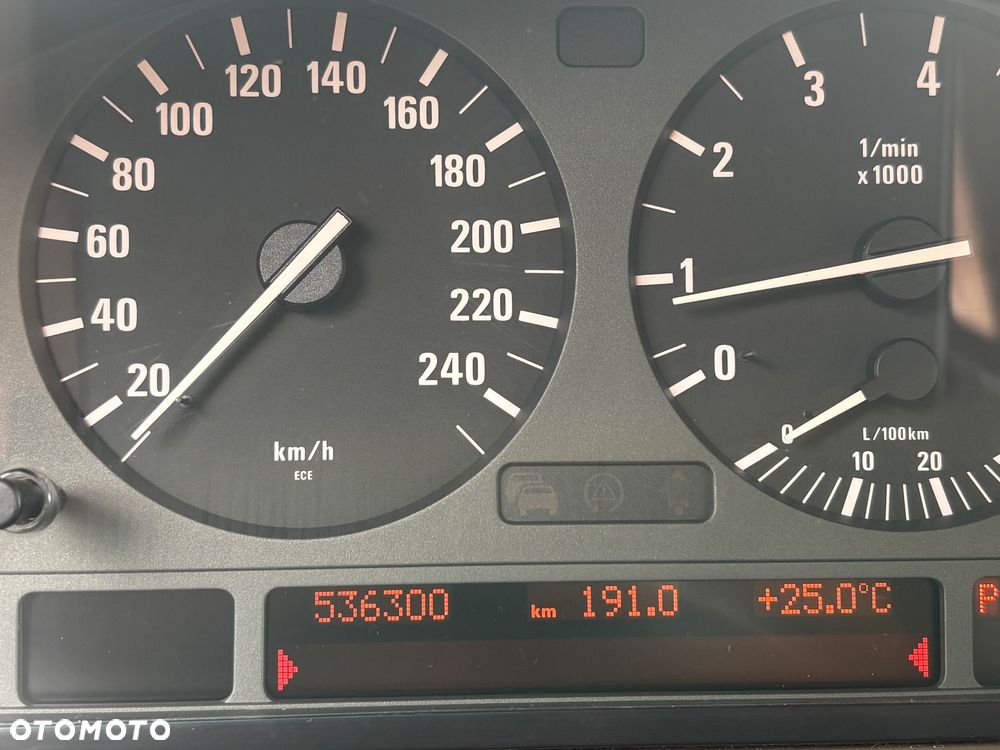 BMW Seria 7 735i - 15