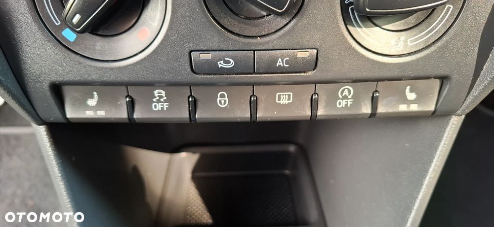 Skoda RAPID 1.2 TSI Ambition - 12