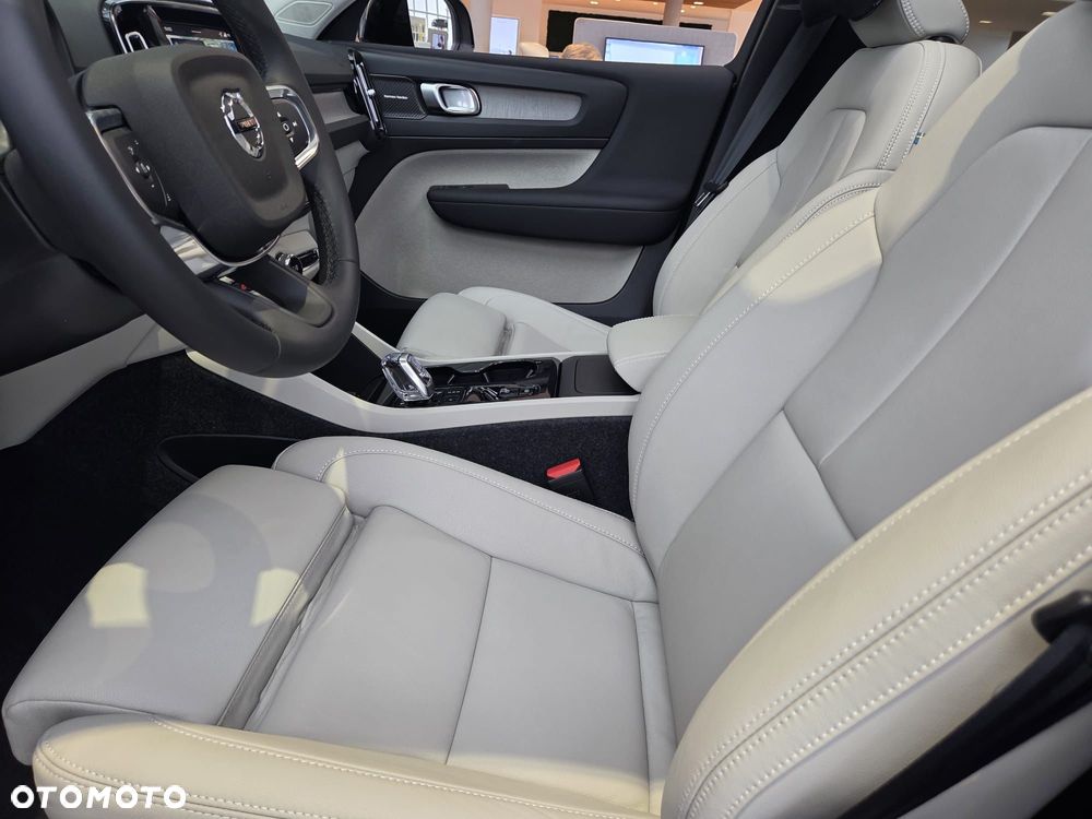 Volvo XC 40 B4 B DKG Ultimate Dark - 2
