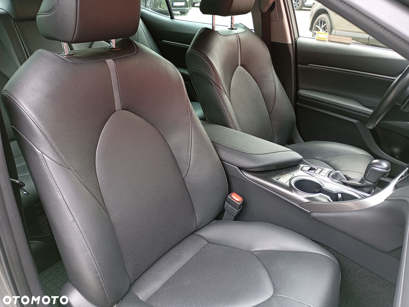 Toyota Camry - 11