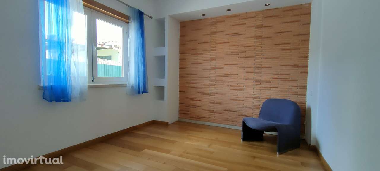 Moradia T4 isolada com piscina e garagem em Sintra - Grande imagem: 2/33