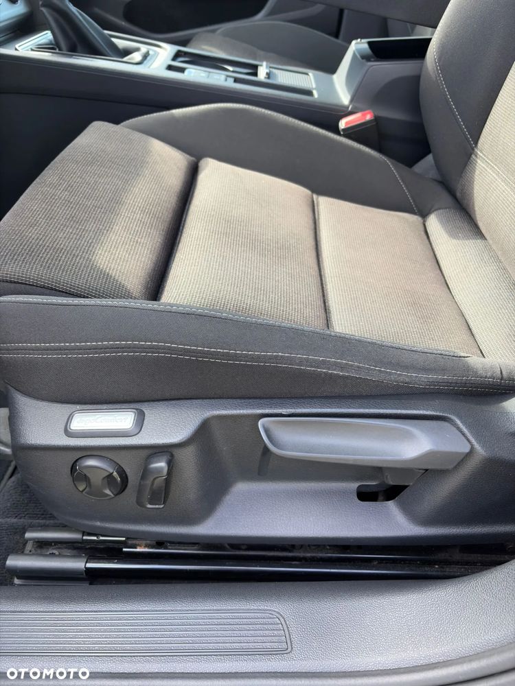 Volkswagen Passat 1.8 TSI BMT Comfortline - 19