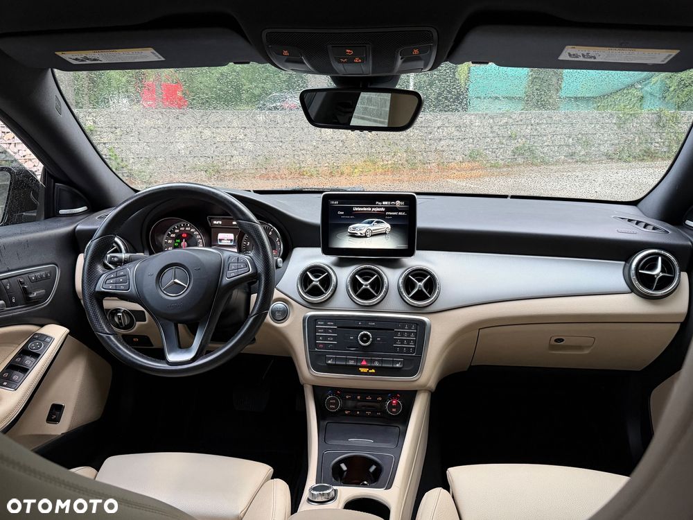 Mercedes-Benz CLA 250 4Matic 7G-DCT AMG Line - 11