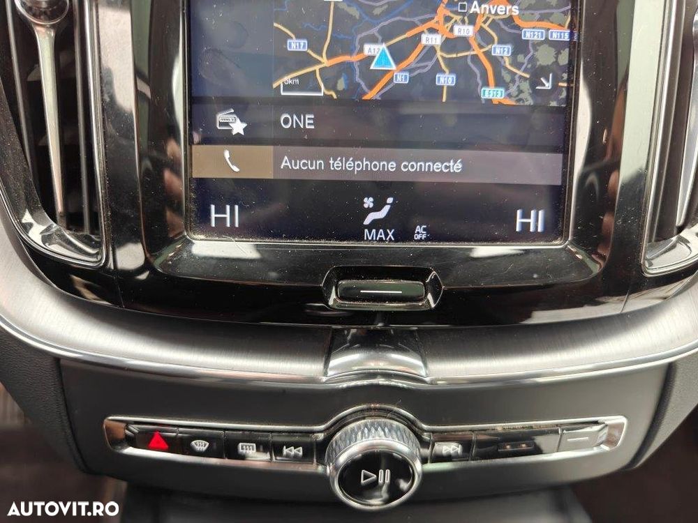 Volvo XC 60 T8 Twin Engine AWD Momentum - 4