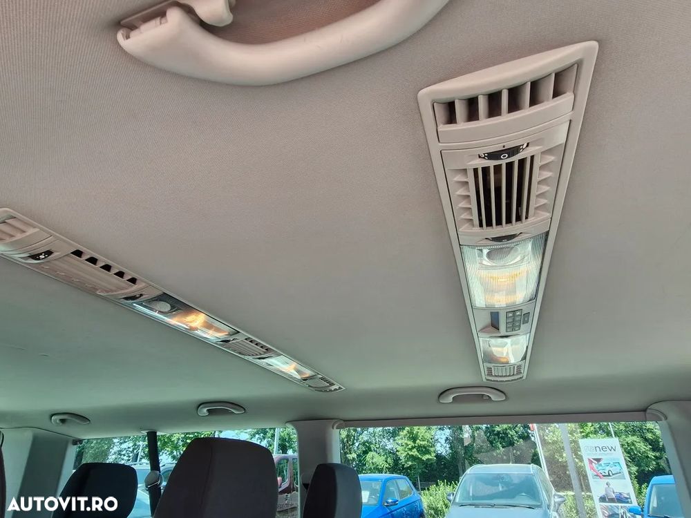 Volkswagen Caravelle - 12