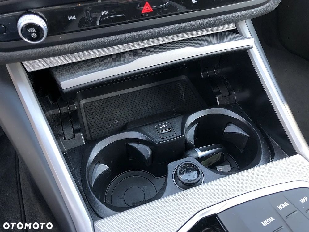 BMW Seria 3 318i Sport Line - 23