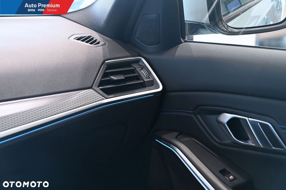 BMW Seria 3 320d xDrive mHEV - 16