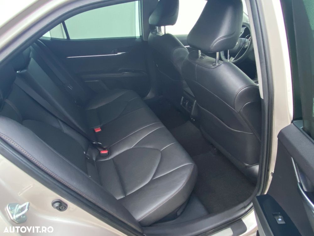 Toyota Camry 2.5 Hybrid Exclusive - 23