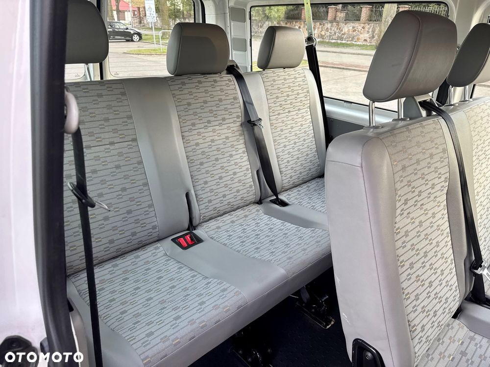 Volkswagen Caravelle - 20