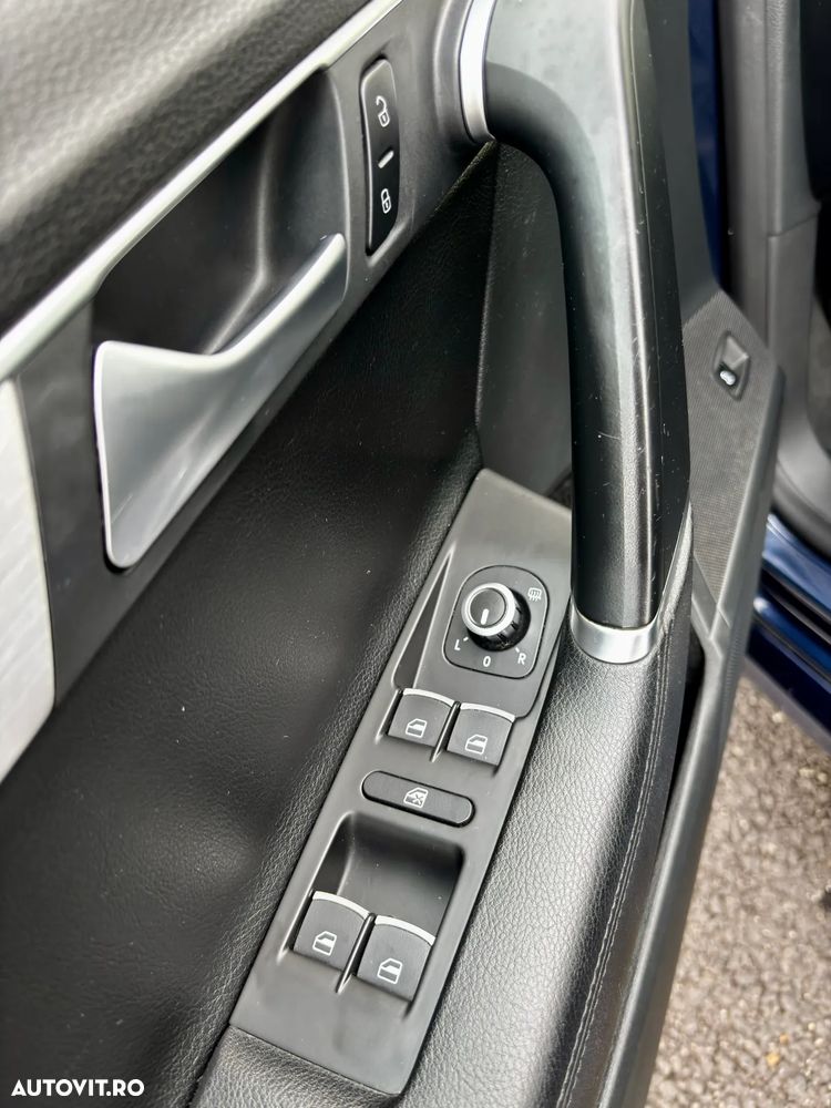 Volkswagen Passat Variant 2.0 TDI BlueMotion Technology DSG Highline - 9