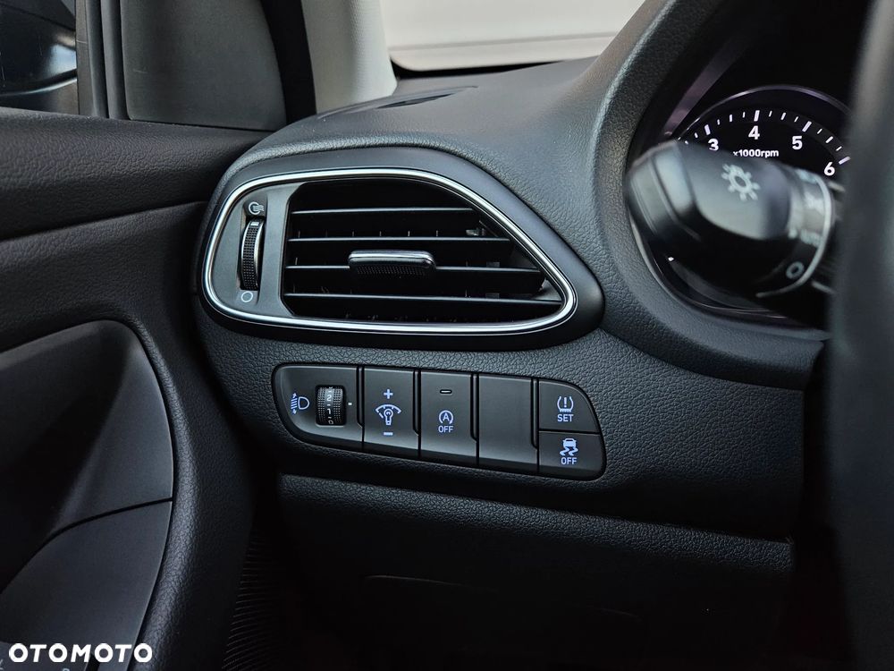 Hyundai i30 1.5 DPI Classic + - 24