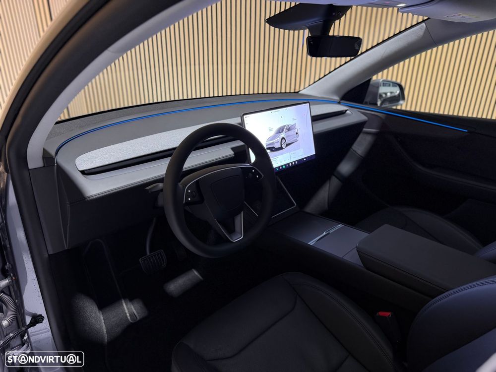 Tesla Model Y Long Range Dual Motor AWD - 5