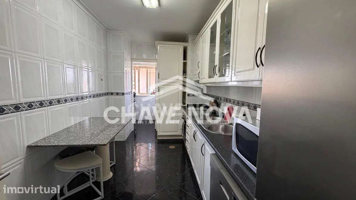 T2 c/ Garagem Box em Canelas - Grande imagem: 2/23
