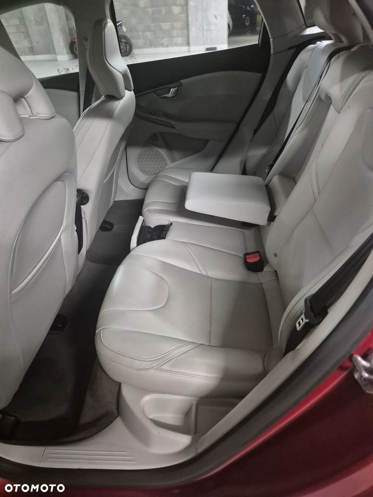 Volvo V40 D3 Summum - 26
