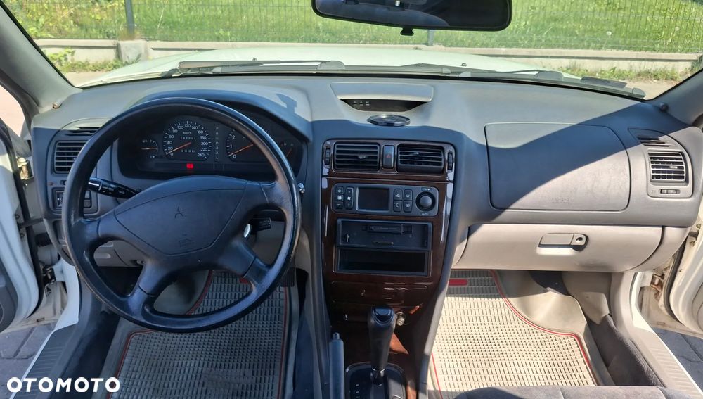Mitsubishi Galant - 13