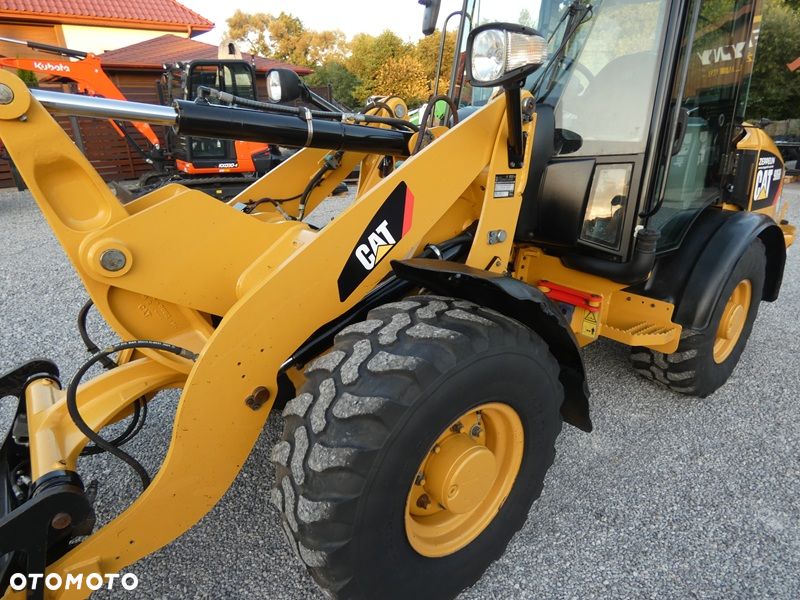 Caterpillar CAT 906H2 Z Niemiec / SZYBKA SKRZYNIA 35KM/H / Super Stan / - 23