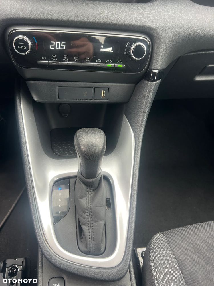 Toyota Yaris Hybrid 100 Premium - 14