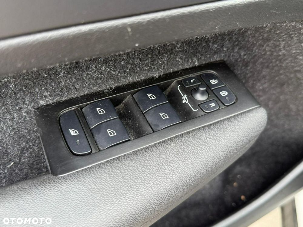 Volvo XC 40 B4 B AWD DKG RDesign - 12