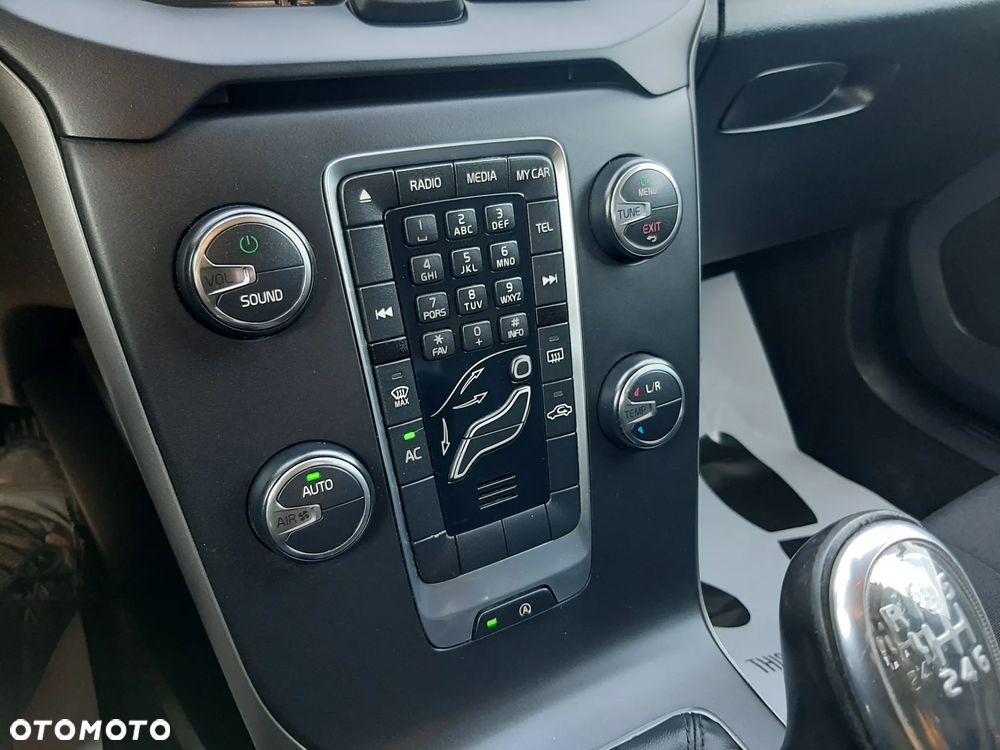 Volvo V40 - 18