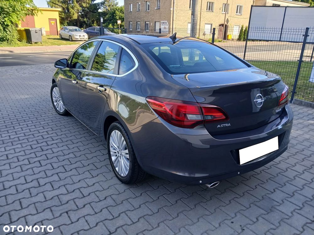 Opel Astra 1.4 T Executive EU6 - 20