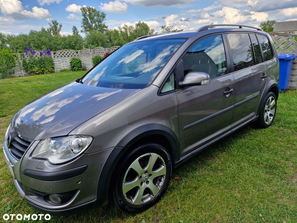 Volkswagen Touran 2.0 TDI DPF Cross - 1
