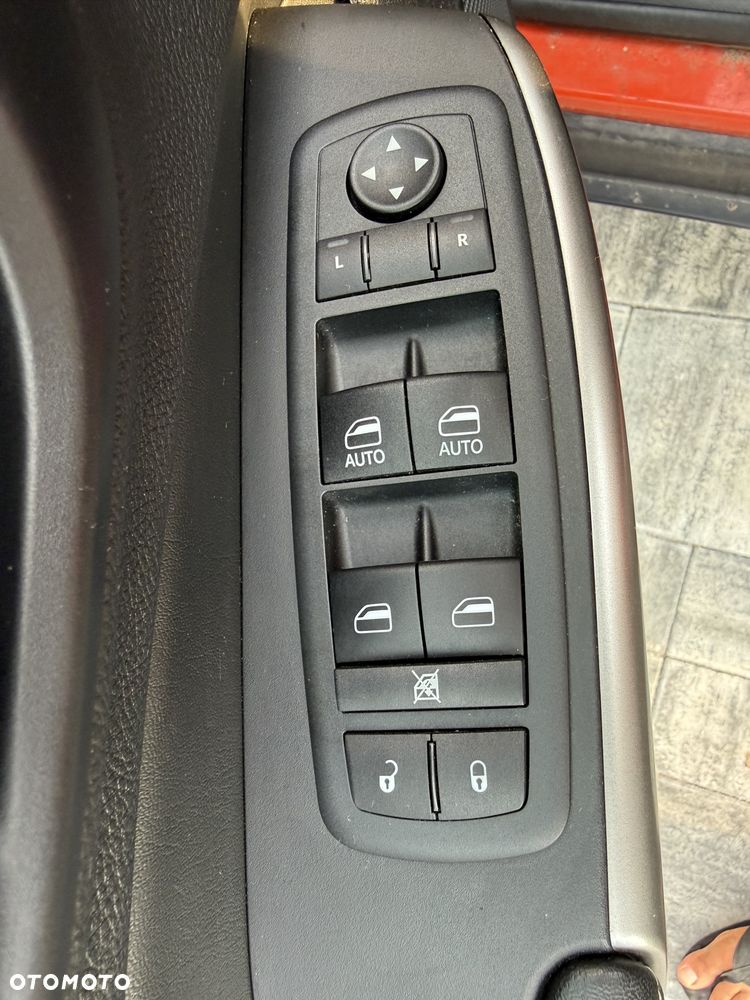 Jeep Cherokee - 29