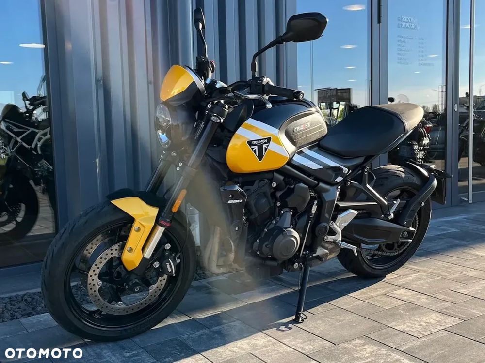 Triumph Trident - 1