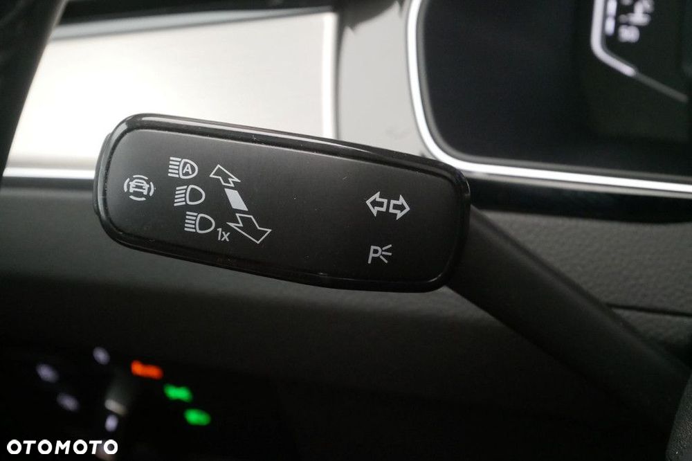 Volkswagen Passat Variant 2.0 TSI Elegance DSG - 32
