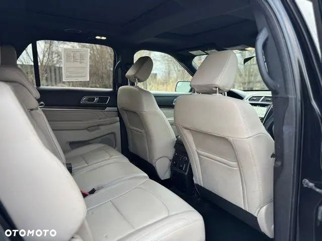 Ford Explorer - 16
