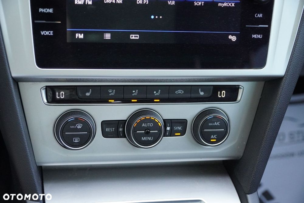 Volkswagen Passat - 25