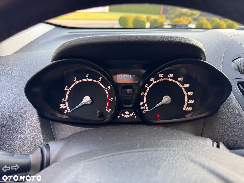 Ford Transit Courier - 17