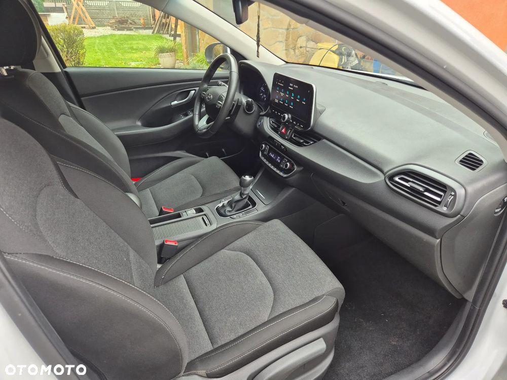 Hyundai i30 1.6 CRDI DCT Intro - 16