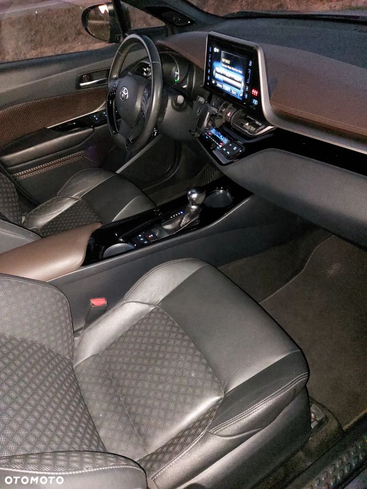 Toyota C-HR 1.8 Hybrid Neon Lime powered by JBL - 17