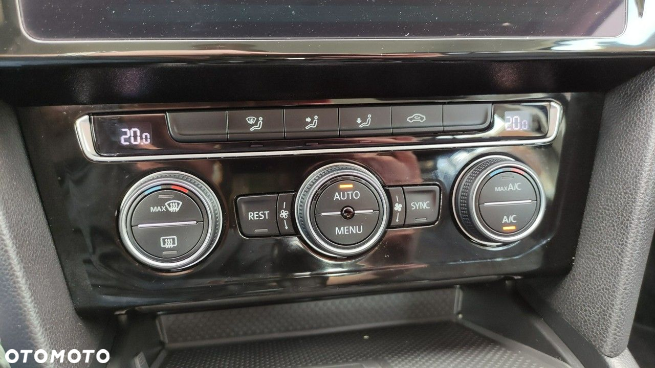 Volkswagen Passat - 15