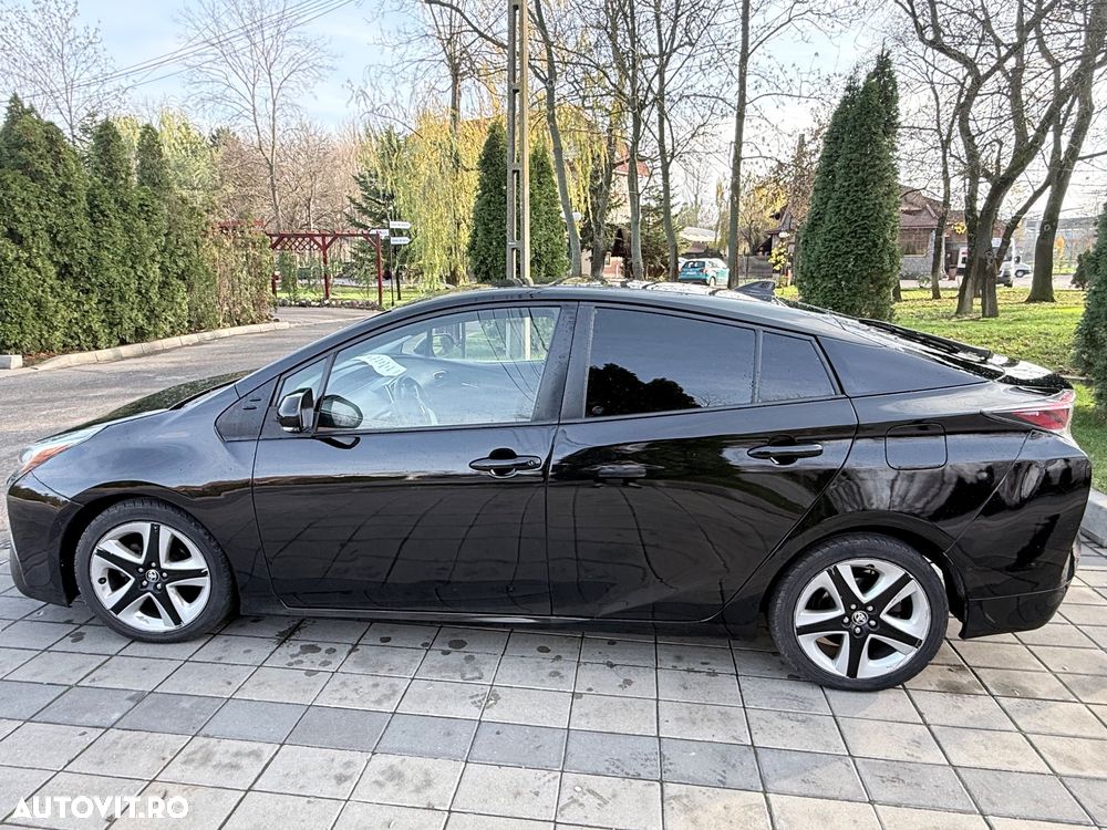 Toyota Prius Hybrid - 3