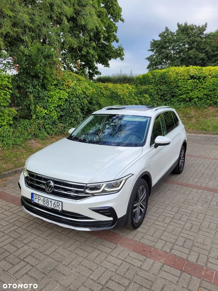 Volkswagen Tiguan - 1